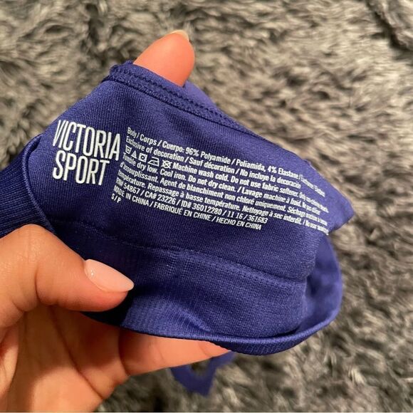 VICTORIA SPORT Strappy-front Seamless Sport Bra - Picture 5 of 5